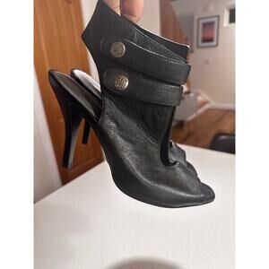 Fergie Black Leather Ankle Boots Peep Toe Heels Women's 8 Snaps